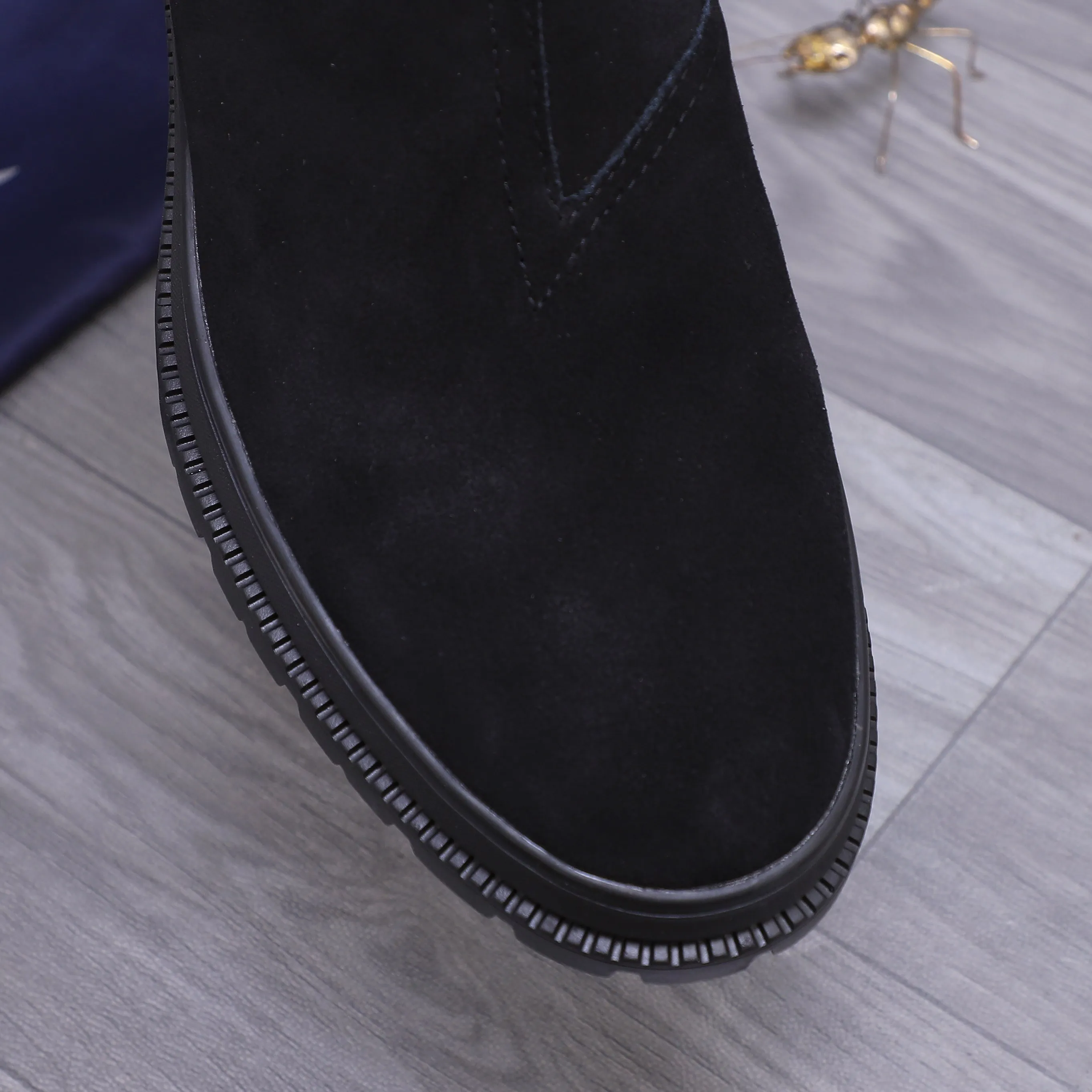 Men's shoes 💰500 Product trademark: Dior "Dior" high-top casual shoes Regular size: 38-45 (45 is custom-made and non-returnable) Product materials: Selected frosted cowhide upper, cowhide lining, rubber non-slip outsole